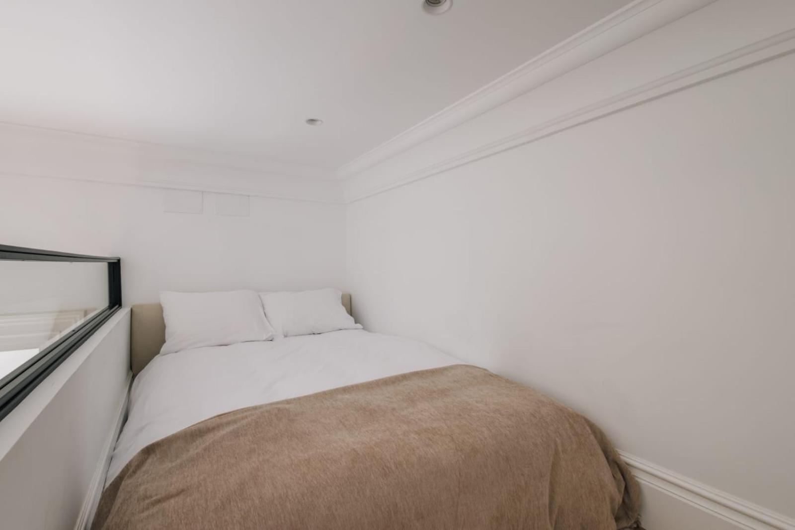 Stunning Apartment Near Gran Via Metro Madrid Exterior foto
