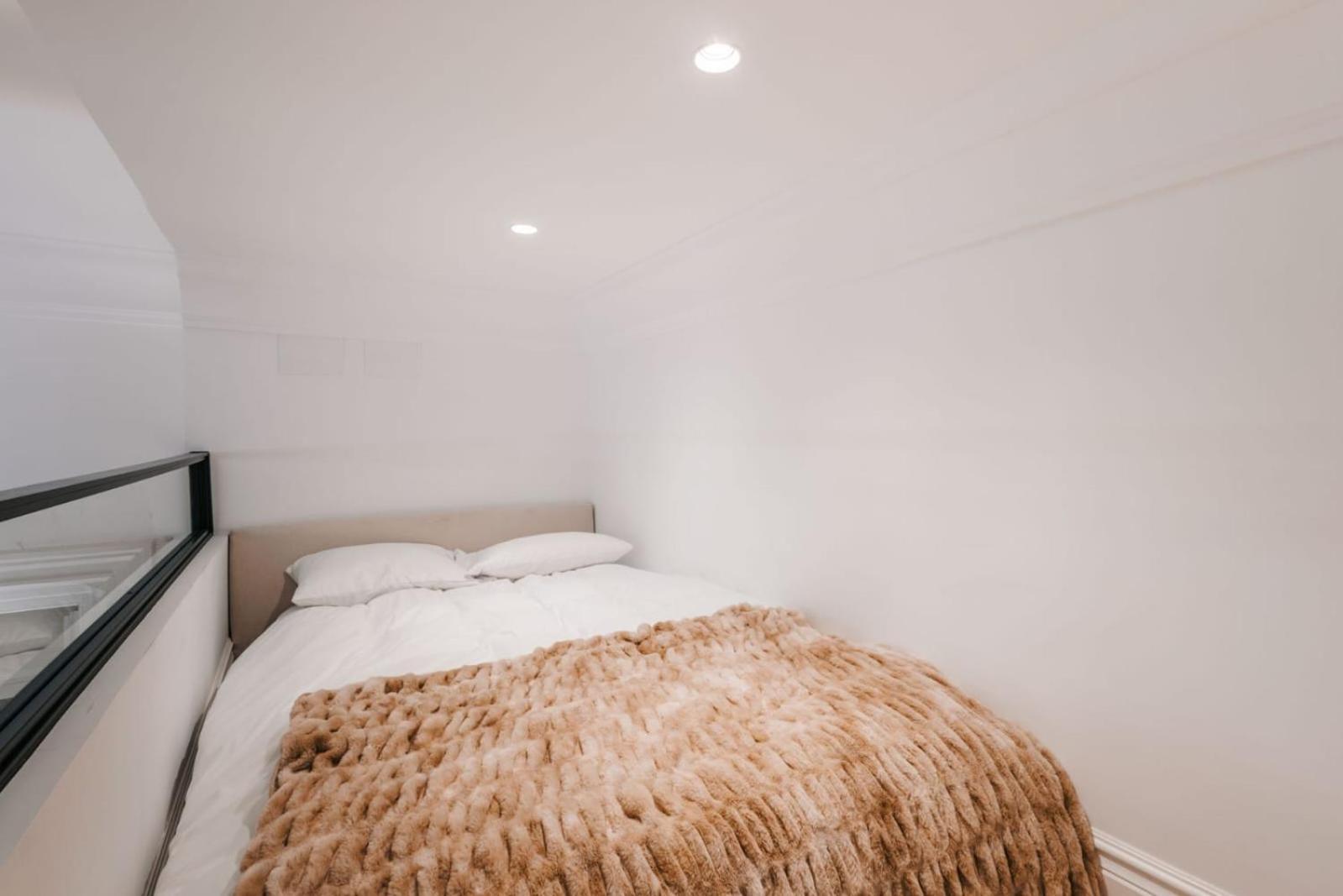 Stunning Apartment Near Gran Via Metro Madrid Exterior foto
