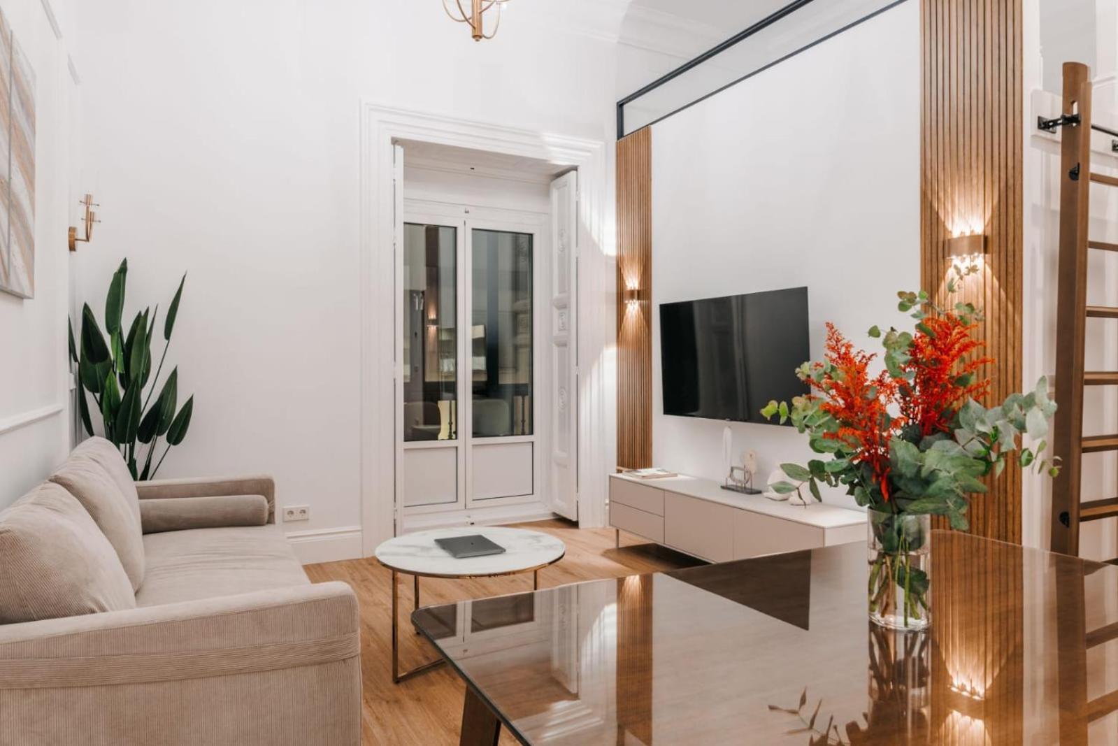 Stunning Apartment Near Gran Via Metro Madrid Exterior foto