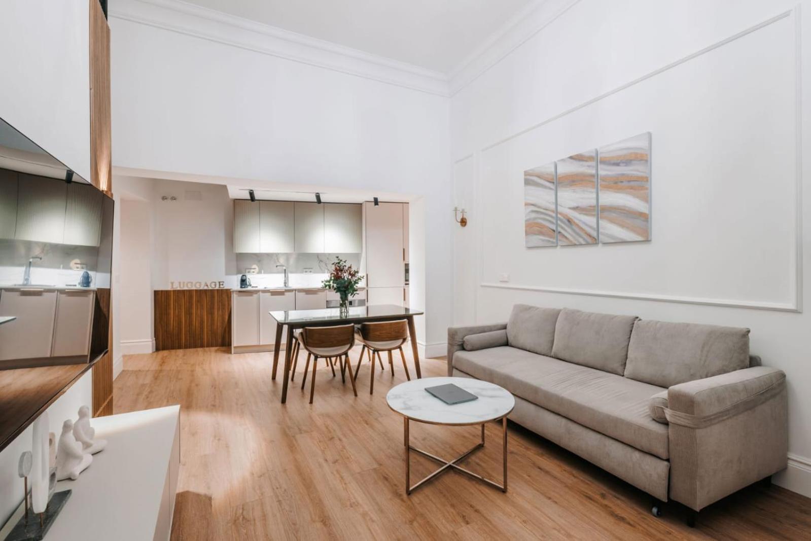 Stunning Apartment Near Gran Via Metro Madrid Exterior foto