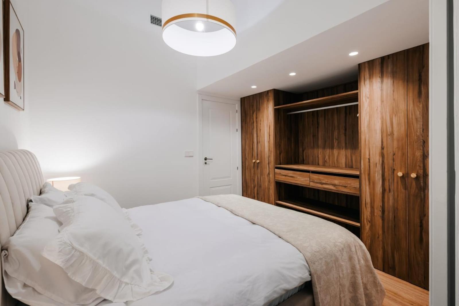 Stunning Apartment Near Gran Via Metro Madrid Exterior foto